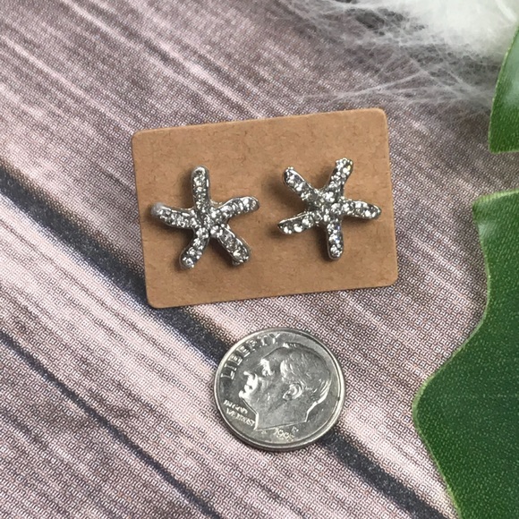 🌼 New! Silver Finish Starfish Diamond Earrings - Picture 4 of 5